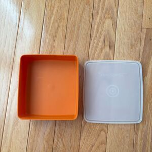 Tupperware Vintage Sandwich Square-a-Way Storage Keeper 670-1 Orange Lid‎
